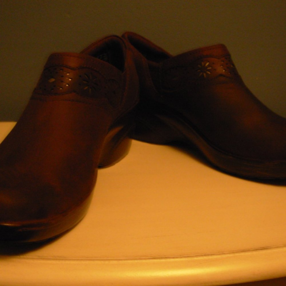 Clarks "Collection" Dark Brown Marion Helen Leather slip on clogs